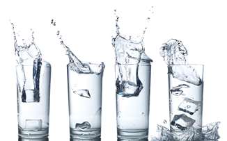 Δεν μπορείτε να πίνετε 8 ποτήρια νερό τη μέρα; Μην πιέζεστε!