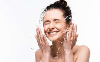 Τα "μυστικά" για υγιές δέρμα - Plus: ο βασικός ρόλος της ενυδάτωσης