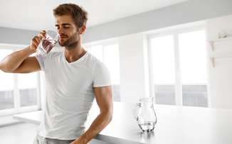 Πώς το νερό είναι ο "παράγοντας Χ" για καλύτερη φυσική κατάσταση και έλεγχο του βάρους