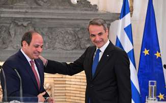 PM Mitsotakis speaks with Egyptian President El-Sisi by phone