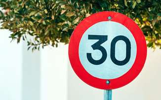 Όριο 30 km/h στις πόλεις της Ελλάδας: Μέτρο ουσίας ή όχι;