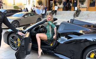 Madlen Peneva: Ποια είναι η πανέμορφη influencer του Μονακό με τα πανάκριβα αυτοκίνητα