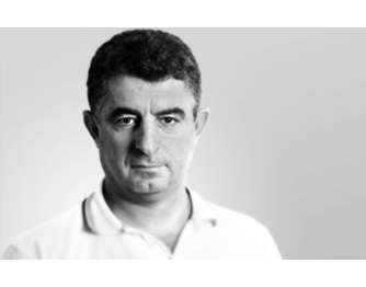 Σκότωσαν τον δημοσιογράφο Γιώργο Καραϊβάζ - Τον πυροβόλησαν έξω από το σπίτι του