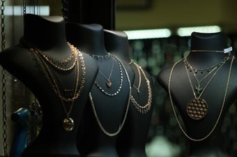 Big business για τους μεγάλους του κοσμήματος