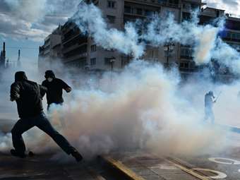 Σοβαρά επεισόδια στο πανεκπαιδευτικό συλλαλητήριο: Τραυματίστηκαν 9 φοιτητές και 7 αστυνομικοί