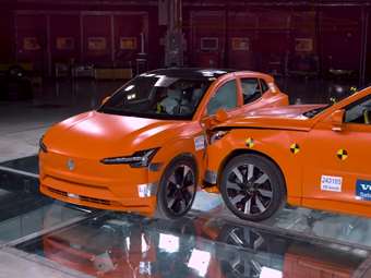 Volvo EX90 εναντίον EX30: Τι συνέβη όταν το μεγάλο SUV συγκρούστηκε με το μικρό (video)