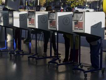 ΗΠΑ: Δημοκρατικοί και Τράμπ δοκιμάζονται σήμερα στις περιφερειακές εκλογές