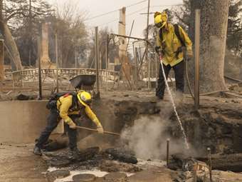 Δραματικές μαρτυρίες ομογενών: Αρκετοί Έλληνες έχασαν τα σπίτια τους - "Η περιοχή θυμίζει κάτι από το Μάτι"