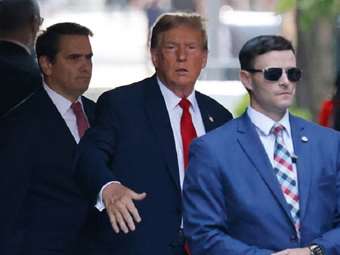 ΗΠΑ: Σε δικαστήριο του Μανχάταν ο Τραμπ για την ιστορική ποινική δίκη για την υπόθεση Ντάνιελς