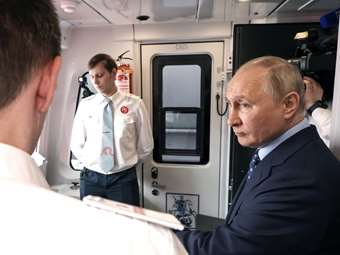 Ο Πούτιν στρέφεται στο ρούβλι και τις εκλογές για να ενισχύσει την κλονισμένη του εξουσία