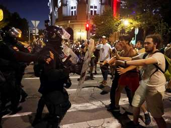 Σερβία: Επεισόδια σε αντικυβερνητικές διαδηλώσεις για πέμπτη διαδοχική νύχτα