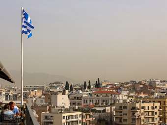 Καιρός: Αφρικανική σκόνη, ζέστη και άνεμοι Foen σε όλη τη χώρα – Πότε υποχωρεί το φαινόμενο