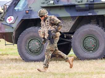 Γερμανία: Η πλειοψηφία των Γερμανών θα υποστήριζε την υποχρεωτική στρατιωτική θητεία
