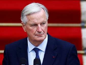 Γαλλία: Στα πρόθυρα κατάρρευσης η κυβέρνηση – Πρόταση μομφής κατά Μπαρνιέ