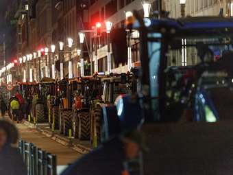 ΕΕ: Εκατοντάδες τρακτέρ στους δρόμους των Βρυξελλών ενόψει της Συνόδου Κορυφής