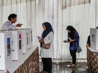 Ινδονησία - προεδρικές εκλογές: Μεγάλο προβάδισμα για τον υπουργό Άμυνας Πραμπόβο Σουμπιάντο