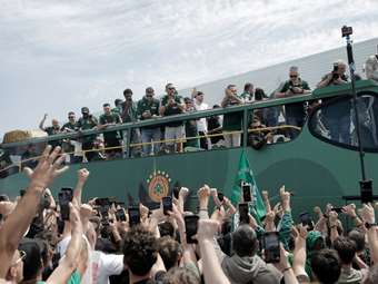 Παναθηναϊκός: Αποθέωσαν τους πρωταθλητές Ευρώπης χιλιάδες οπαδοί στο ΟΑΚΑ