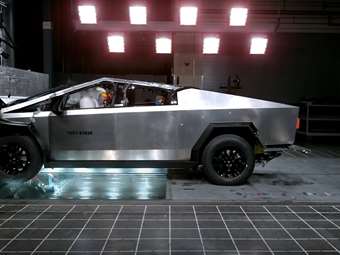 Tesla Cybertruck: 5 αστέρια σε ένα τρομακτικό crash test (video)