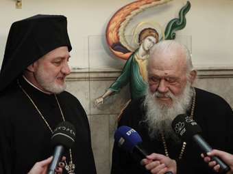 Ιερώνυμος: Να μένουν αβάπτιστα τα παιδιά ομόφυλων ζευγαριών