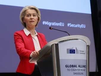 Σκληραίνει τη γραμμή της η ΕΕ ενάντια στη διακίνηση μεταναστών - Μήνυμα φον ντερ Λάιεν από τις Βρυξέλλες