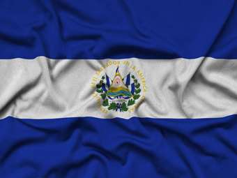 Ελ Σαλβαδόρ: Η νέα υπουργός Παιδείας λοχαγός Τριγκέρος επιβάλλει αυστηρή πειθαρχία στα σχολεία