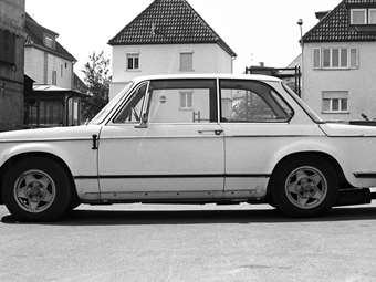 Η ιστορία της BMW 2002 που χρησιμοποιήθηκε ως καμουφλάζ της Porsche 924