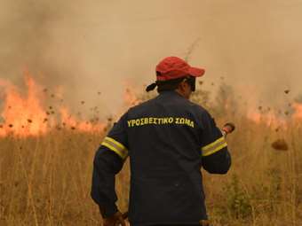 Υπό μερικό έλεγχο οι διαφορετικές εστίες πυρκαγιάς στο Σοφό Ασπροπύργου - Πυρκαγιά νωρίτερα και στους Δελφούς