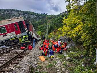 Σλοβακία: Σύγκρουση δύο τρένων κοντά στη Μπρατισλάβα – Δεκάδες τραυματίες