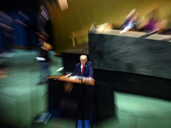 ΟΗΕ: Ποιος σταμάτησε την κυλιόμενη σκάλα την ώρα που ανέβαινε ο Τραμπ