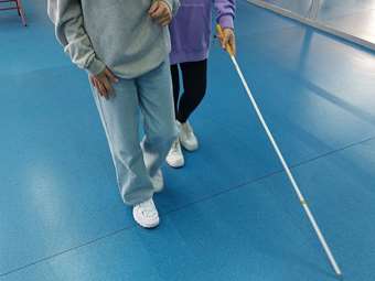 ΓΕΚ ΤΕΡΝΑ και BlackLight φέρνουν το πρόγραμμα "Μαθαίνω Χωρίς να Βλέπω" σε 2.000 μαθητές της Κρήτης