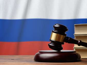 Ρωσία: Καταδικάστηκαν ερήμην ο Ρώσος συγγραφέας Μπίκοφ και η τραγουδίστρια της όπερας Μακσάκοβα