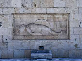 Ο Άγνωστος Στρατιώτης: Μνήμη, Σύμβολο και η διαχρονική ιστορία ενός εθνικού μνημείου