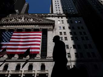 Wall: Απώλειες στη σκιά των απειλών Τραμπ κατά Κίνας