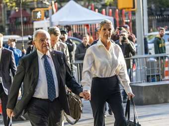 ΗΠΑ: Ποινή φυλάκισης τεσσεράμισι ετών στη σύζυγο του πρώην γερουσιαστή Μπομπ Μενέντεζ για δωροληψία