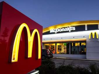 McDonald’s: Υψηλότερες των εκτιμήσεων πωλήσεις στις ΗΠΑ στο γ’ τρίμηνο, μικρή υστέρηση στα κέρδη ανά μετοχή