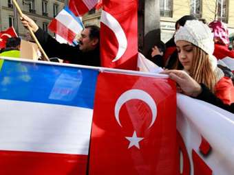 Η Τουρκία αποκλείει κάθε ρόλο της Γαλλίας στην υπεράσπιση των Κούρδων της βόρειας Συρίας