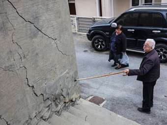 Ρηγματώσεις στα σπίτια των Βουτών Ηρακλείου: Αιτίες οι διαρροές από δίκτυα και πηγάδια