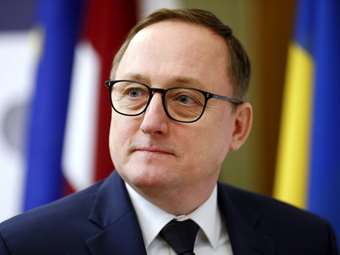 Μείωση των επιτοκίων της ΕΚΤ τον Ιούνιο "βλέπει" και ο Μάρτινς Κάζακς