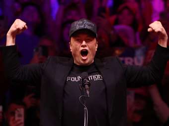 Μασκ: Ανοίγει ο δρόμος για να γίνει ο πρώτος τρισεκατομμυριούχος - Πράσινο φως της Tesla στο πακέτο αμοιβών του