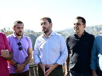 Ν. Ανδρουλάκης: "Στο ίδιο έργο θεατές με καταστροφές λίγα χιλιόμετρα από το κέντρο της Αθήνας"