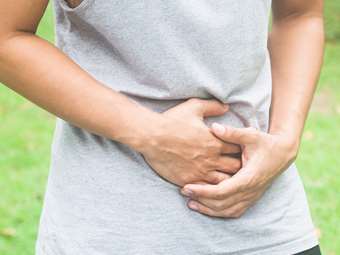 Ενοχλήσεις που αισθανόμαστε στην κοιλιά: Πού μπορεί να οφείλονται;