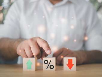 Επιτόκια: ΕΚΤ και Fed θα προχωρήσουν σε μειώσεις το 2024