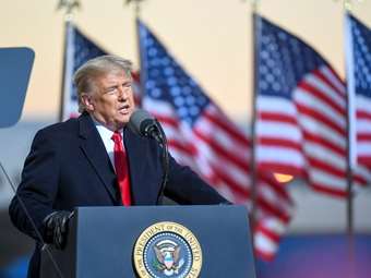 Από την Άιοβα, ο Τραμπ υπόσχεται "να σώσει την Αμερική"