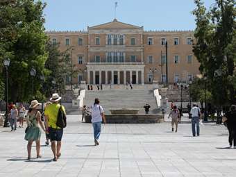 Δήμος Αθηναίων: Διαρκείς παρεμβάσεις για την καταπολέμηση των τρωκτικών στην πλατεία Συντάγματος