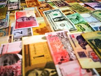 Ενισχύονται τα νομίσματα αναδυόμενων αγορών με φόντο τους δασμούς Τραμπ