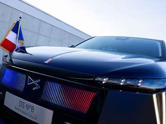 Αυτό είναι το νέο προεδρικό αυτοκίνητο του Εμανουέλ Μακρόν