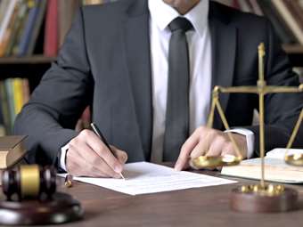 Νέο μέτωπο δικηγόρων κατά της κυβέρνησης: Ετοιμάζουν κινητοποιήσεις για το όριο απαλλαγής στο ΦΠΑ