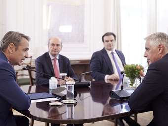 Συνάντηση Κυριάκου Μητσοτάκη με τον CEO της UniCredit, Andrea Orcel και τον CEO της Alpha Bank, Βασίλη Ψάλτη