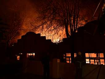 Άνω Πατήσια: Σε ύφεση η μεγάλη φωτιά σε εγκαταλελειμμένο εργοστάσιο - Εκκενώθηκαν πολυκατοικίες