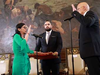 Βενεζουέλα: Ισορροπία φόβου για τη Ροντρίγκεζ